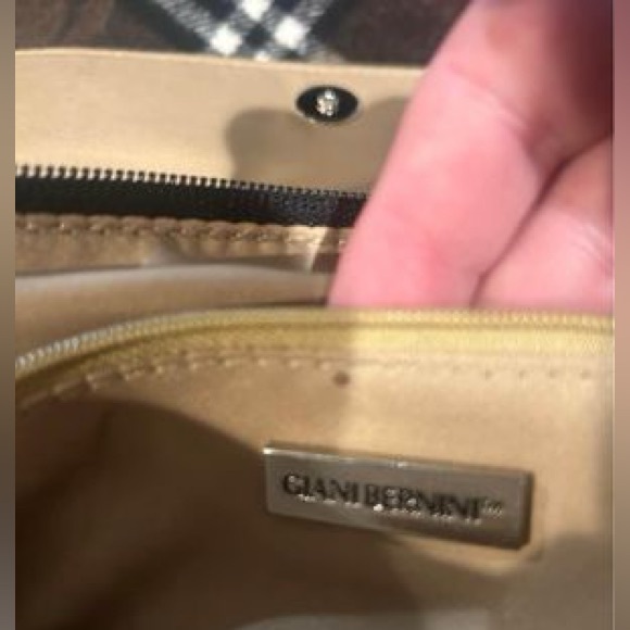 Giani Bernini- Black Leather Purse - Picture 3 of 3